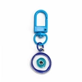 Nahaufnahme von blauem Karabinerverschluss und Evil Eye Emaille-Anhänger mit Kreismustern - Blauer Haken Emaille Runder Augenstil (BE1272BU00)
