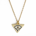 Dettaglio della collana con pendente a triangolo Evil Eye placcato oro e smalto blu - Stile Triangolo (BE1254GD01)