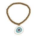 Nahaufnahme eines goldenen Hämatit-Perlenarmbands mit bunten Evil Eye Emaille-Anhängern - Weiß Blau Runder Böser Blick (BE1353GD01)