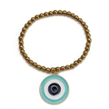 Détail d'un bracelet en perles dorées avec un pendentif œil porte-bonheur en émail bleu - Rond Mauvais Œil Bleu Clair (BE1355GD00)