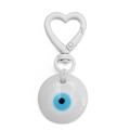 Detailansicht eines weißen Herzverschlusses mit einem blauen Evil Eye Glücksbringer - Weiß (BE1335WH00)