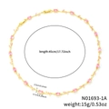 Elegante goldene Rebenhalskette mit rosa ovalen Edelsteinen und kleinen Blattanhängern - Rosa / Gold (N01693-1A)