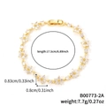 Elegante bracciale a fiori dorati con petali di zircone bianco e chiusura sicura - Fiore Bianco Oro (B00773-2A)