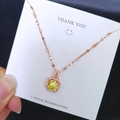 Roségouden ketting met gele zirkonia hanger en een verfijnde halo diamantzetting - Goud Geel