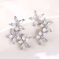 Boucles d'oreilles fleurs élégantes en zircone cubique marquise sur monture argent - Zirconium Blanc Incrusté d'Argent (KSE351)