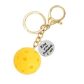Gele pickleball sleutelhanger met gouden karabijnsluiting en gegraveerd tekstplaatje - King of the Pickleball Court (xk315-4)