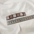 Minimalistische rechthoekige haarklem met roze en bruin ruitpatroon, 9,5 cm lengte - Koffie en Beige