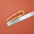 Detailed view of U-shaped hair pin with tortoiseshell pattern and 11cm scale measurement - Yellow Floral Pattern