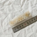 Detailed view of an 8.5cm long acetic acid hair clip with beige marble texture and ruler - Orange Series