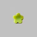 Dettaglio mini fermaglio per capelli a fiore in resina color verde lime vivace - Verde mela