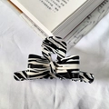 Elegante molletta per capelli con fiocco zebrato per acconciature rétro francesi - Nero+Bianco