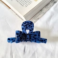 Pinza per capelli a fiocco in acetato tartarugato blu scuro con motivi a stella - Blu con Motivo a Stelle