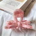 Haarklammer aus Acetat mit rosa Marmortextur und Schleife für elegantes Haarstyling - Floral Rosa