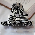 French bow hair claw clip in black and white zebra pattern acetate for women - Black+White