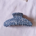 French style floral acetate hair claw clip with blue and white terrazzo pattern - Blue Speckled