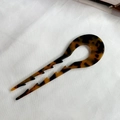 Horquilla para el pelo en forma de U de acetato de celulosa con diseño de carey - Color Oscuro