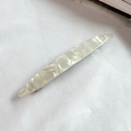 Pasador de pelo minimalista en acetato blanco perla con elegante textura de mármol y clip - Ancho 1,3 cm / Blanco