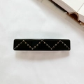 Elegante clip rectangular negro para el pelo con pedrería en forma de W en fondo blanco - Estilo Negro Brillante / Negro