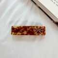 Elegante pinza para el pelo de resina carey con un lazo de pedrería brillante - Marrón