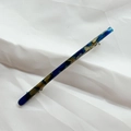Detailansicht der großen Haarklammer mit Marmortextur aus blauem und bernsteinfarbenem Acetat - Blau
