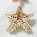 Pinza de pelo estrella de mar en acetato crema mármol con pedrería rosa y cristales - Blanco concha