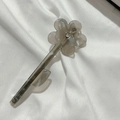 Molletta per capelli a fiore in acetato grigio fumo traslucido con cristallo bianco - Grigio