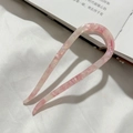 Elegante roze marmeren U-vormige haarpun uit acetaat met parelmoerglans voor knotjes - Sakura Roze