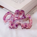Pinza para el cabello de acetato con textura de mármol púrpura y rosa en un libro - Floral Rosa Púrpura