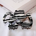 Pinza per capelli francese in acetato con motivo zebrato bianco e nero e finitura lucida - Marmo Bianco e Nero
