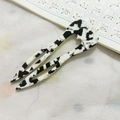 Horquilla en forma de U con estampado de vaca en blanco y negro para peinados - Moteado Blanco y Negro