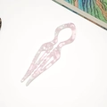 Épingle à cheveux élégante en acétate marbré rose avec design antidérapant pour chignons - Rose & Blanc