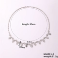 Makroaufnahme einer 55 cm Silber-Blattkette mit Kristallen, 31,2 g Gewichtsangabe - Silber