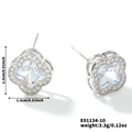 Boucles d'oreilles trèfle en argent avec zircon central et entourage en cristaux - Diamant Blanc K Blanc