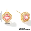 Boucles d'oreilles fleur dorées avec pierre rose en étoile et détails zircon blanc - Or Blanc and Zirconium Rose
