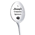 Dettaglio di un cucchiaino da caffè in acciaio inox con incisione Mommy's Coffee - Mamma
