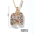 Pendentif lettre N doré serti de zircons colorés, dimensions de 2,9 cm par 1,9 cm - Style N / Or