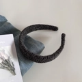 Gros plan du bandeau en maille gris anthracite montrant la texture épaisse et la matière - Gris foncé