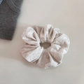 Primer plano de un coletero de terciopelo blanco con textura suave y alta elasticidad elástica - Blanco Crema
