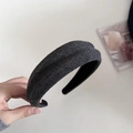 Dettaglio della fascia per capelli spessa in maglia grigio scuro con morbida trama spazzolata - 2# Grigio Scuro