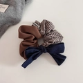 Dettaglio di elastico vintage con fiocco in denim e quadri e etichetta fatta a mano - Plaid Caffè