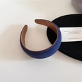 Detalle de diadema de ante azul oscuro con un forro de cuero marrón de alta calidad - Azul Marino