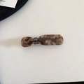 Dettaglio del fermaglio per capelli in acetato tartarugato con glitter dorati e logo - Clip a molla / Clip a Molla Marrone