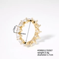 Vergulde eternity ring met hartvormige zirkonia en gedetailleerd metaalwerk - Gouden Basis Transparante Hartstijl (KSR00117GD07)