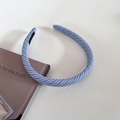 Gedetailleerd zicht op de blauw gestreepte stoffen haarband met antislip binnenzijde - 3# Donkerblauw Dunne Hoofdband / Donkerblauw Dunne Hoofdband