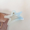 Detail of star-shaped hair claw clip with light blue gradient and translucent finish - No.6 Gradient Blue - Star Style