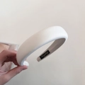 Détail du serre-tête en éponge blanche avec texture satinée et couche intérieure - 1# Blanc crème