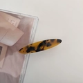 Detail of elegant oval acetate hair clip with classic tortoiseshell pattern and glossy finish - Dark Tortoiseshell