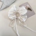 Coletero elegante de satén blanco perlado con cintas largas y fluidas para mujeres - Estilo de Cinta de Satén / Blanco