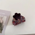 Dettaglio della molletta in acetato con fiore viola e marchio Barrette La France - 2# Viola Misto