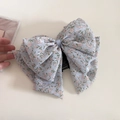 Dettaglio del fermaglio per capelli in chiffon blu con fiocco e motivi floreali - 3# Blu Floreale - Fiocco Grande
